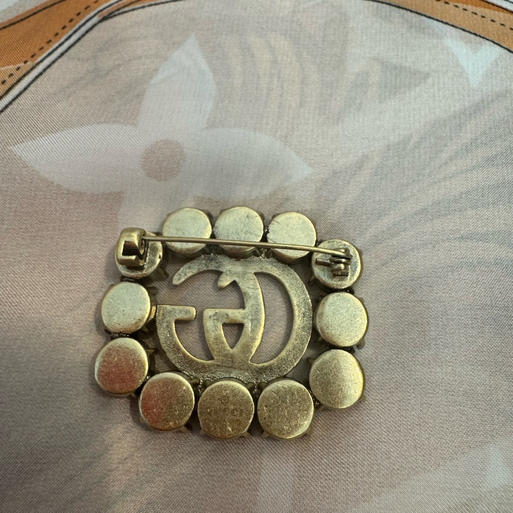 Gucci Marmont GG Elegant Gold Crystal Brooch - Picture 3 of 5